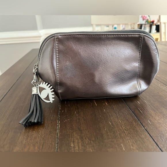 R + F Rodan Fields cosmetics bag - Picture 10 of 12